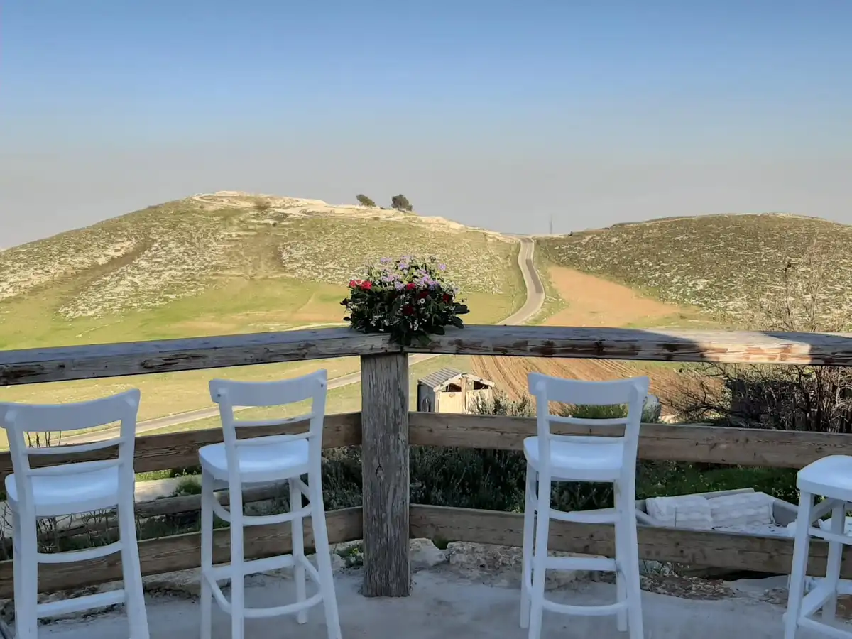 עמדת תצפית לנוף מדבר יהודה